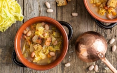 Zuppa di cavolo verza e fagioli