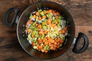 Preparazione Zuppa di cavolo verza e fagioli - Fase 2