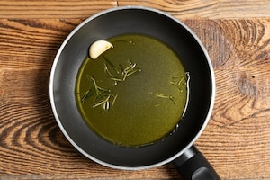 Preparazione Zuppa di fagioli e patate profumata al rosmarino - Fase 4