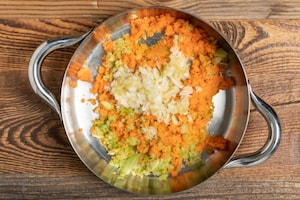 Preparazione Zuppa di fagioli e patate profumata al rosmarino - Fase 2