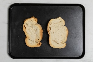 Preparazione Zuppa alla pavese - Fase 2