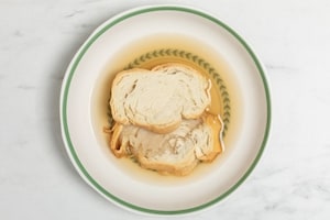 Preparazione Zuppa alla pavese - Fase 2