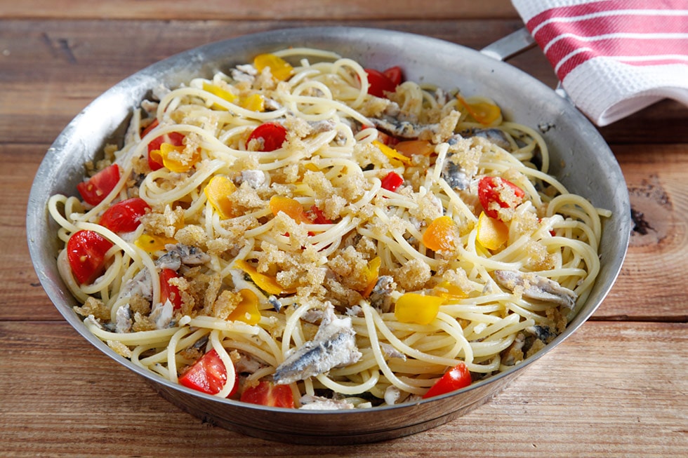 Pasta con alici e bottarga ricetta