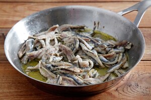 Preparazione Pasta con alici e bottarga - Fase 1