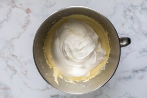 Preparazione Zuccotto con torrone e panna montata - Fase 2