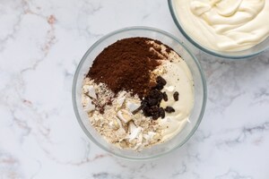 Preparazione Zuccotto con torrone e panna montata - Fase 2
