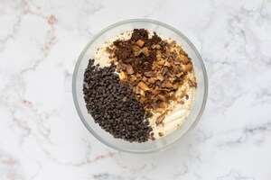 Preparazione Zuccotto con torrone e panna montata - Fase 3