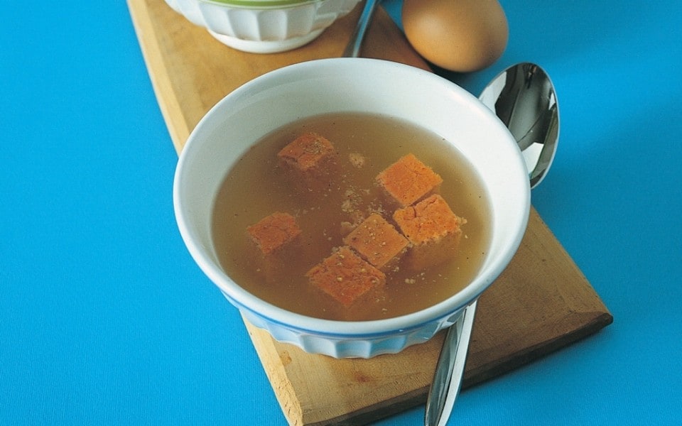 Brodo con royale al pomodoro ricetta