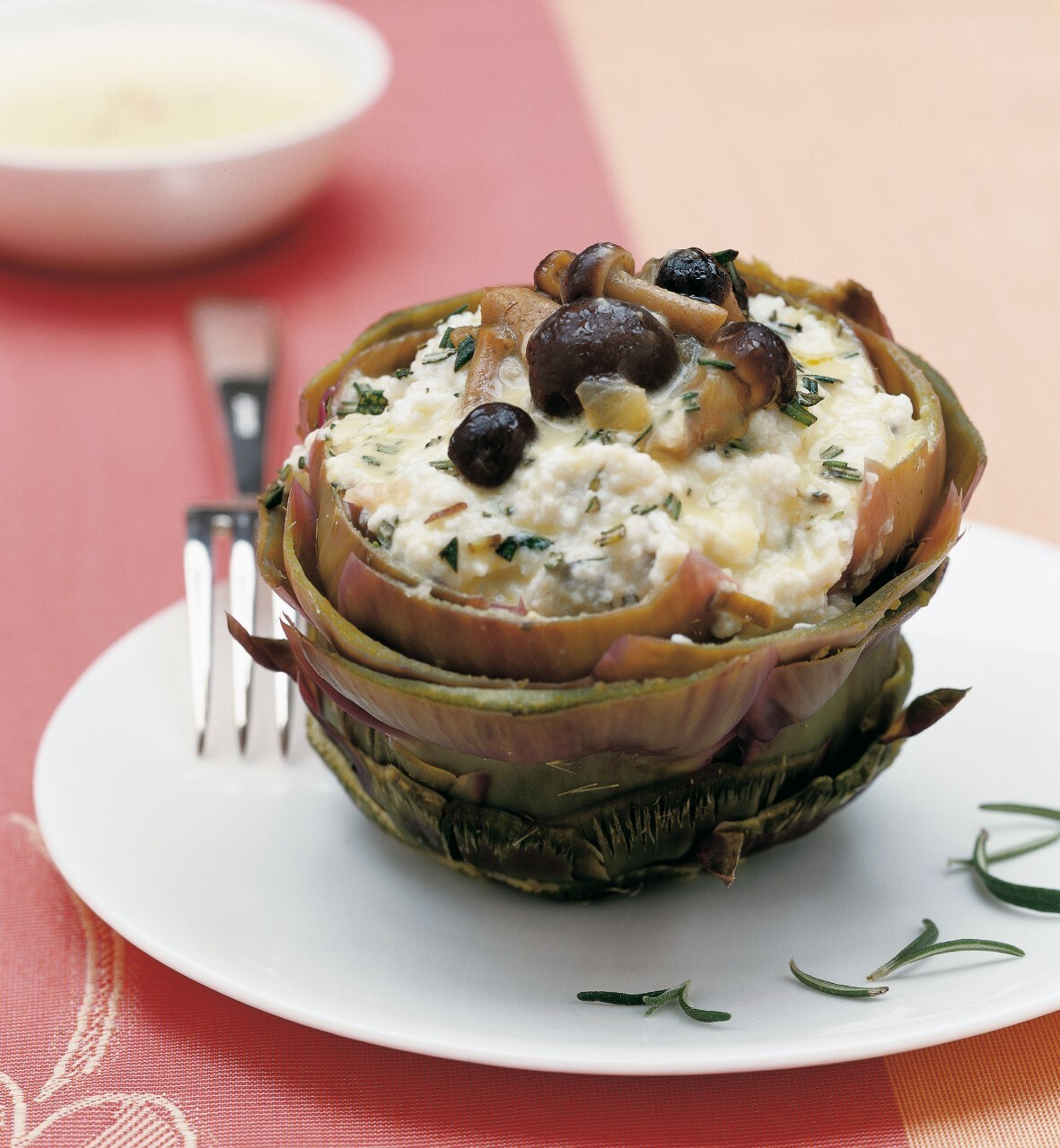 Carciofi ripieni di ricotta e funghi  con salsa di scalogni ricetta