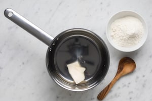 Preparazione Frittelle  con le uvette - Fase 1