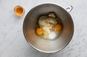 Preparazione Frittelle  con le uvette - Fase 2