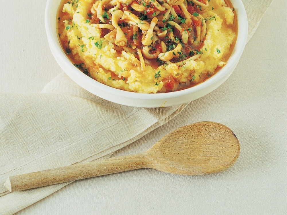 Polenta con calamari ricetta