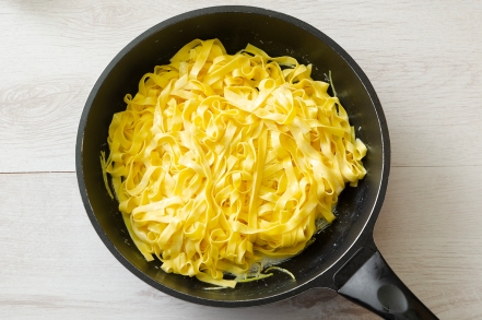 Preparazione Tagliatelle al limone - Fase 1 Preparazione Tagliatelle al limone - Fase 1