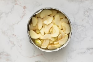 Preparazione Torta mele e yogurt - Fase 2