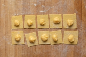 Preparazione Tortelli fritti alla crema - Fase 4