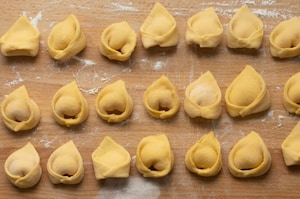 Preparazione Tortelli fritti alla crema - Fase 5