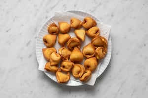 Preparazione Tortelli fritti alla crema - Fase 5