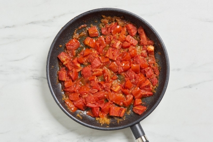 Preparazione Ziti con tonno e acciughe - Fase 2 Preparazione Ziti con tonno e acciughe - Fase 2