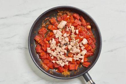 Preparazione Ziti con tonno e acciughe - Fase 3 Preparazione Ziti con tonno e acciughe - Fase 3