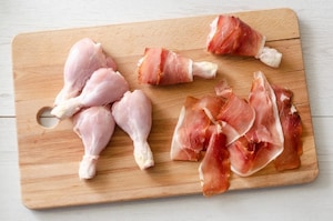 Preparazione Cosce di pollo allo speck - Fase 1