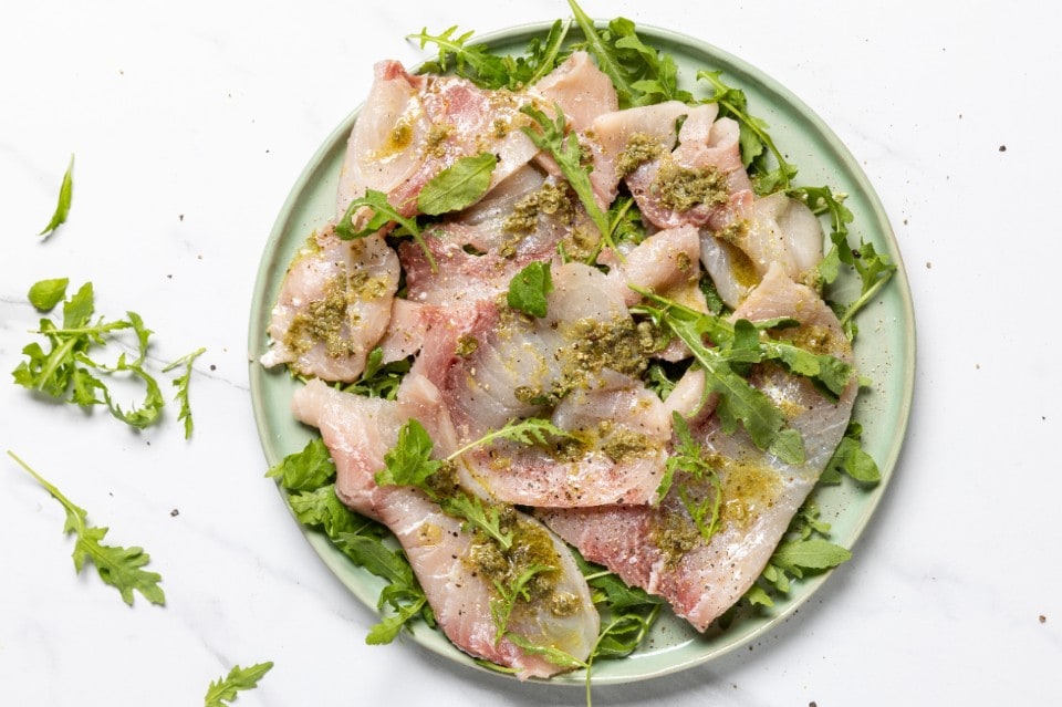 Carpaccio di pesce spada alla salsa di capperi