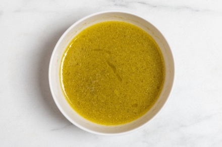 Preparazione Carpaccio di pesce spada alla salsa di capperi - Fase 1 Preparazione Carpaccio di pesce spada alla salsa di capperi - Fase 1