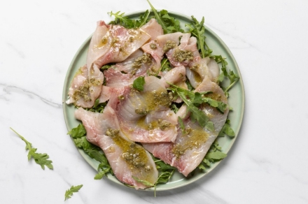 Preparazione Carpaccio di pesce spada alla salsa di capperi - Fase 2 Preparazione Carpaccio di pesce spada alla salsa di capperi - Fase 2