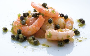 Insalata di gamberi con salsa ai capperi