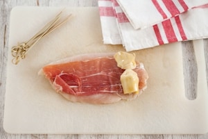 Preparazione Involtini di pollo ai carciofi - Fase 1