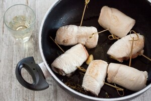 Preparazione Involtini di pollo ai carciofi - Fase 2