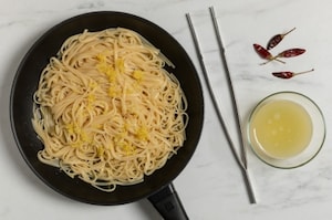 Preparazione Linguine piccanti al limone - Fase 2