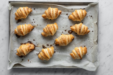 Preparazione Mini croissant al bacon e Grana Padano - Fase 3 Preparazione Mini croissant al bacon e Grana Padano - Fase 3