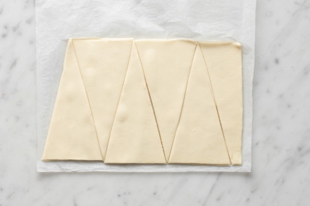 Preparazione Mini croissant al bacon e Grana Padano - Fase 2 Preparazione Mini croissant al bacon e Grana Padano - Fase 2