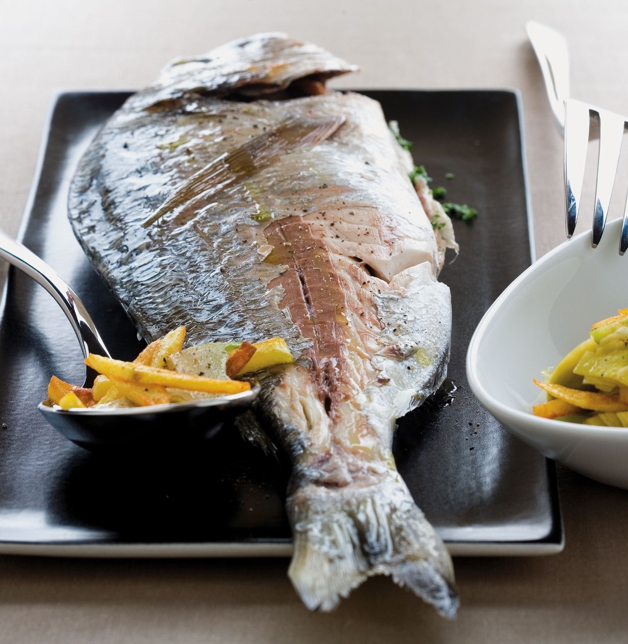 Orata con carciofi e patate ricetta