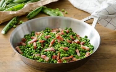 Piselli con pancetta in padella