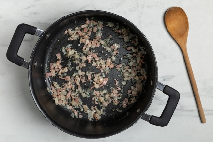 Preparazione Risotto con asparagi e pancetta - Fase 2 Preparazione Risotto con asparagi e pancetta - Fase 2
