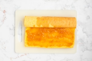 Preparazione Rotolo alla confettura di albicocche - Fase 4