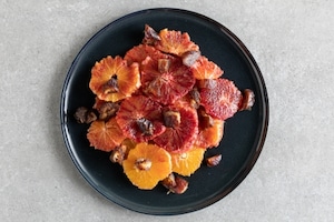 Preparazione Insalata veloce con arance, datteri e pistacchi - Fase 1