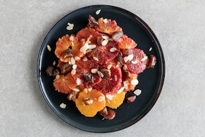 Preparazione Insalata veloce con arance, datteri e pistacchi - Fase 2