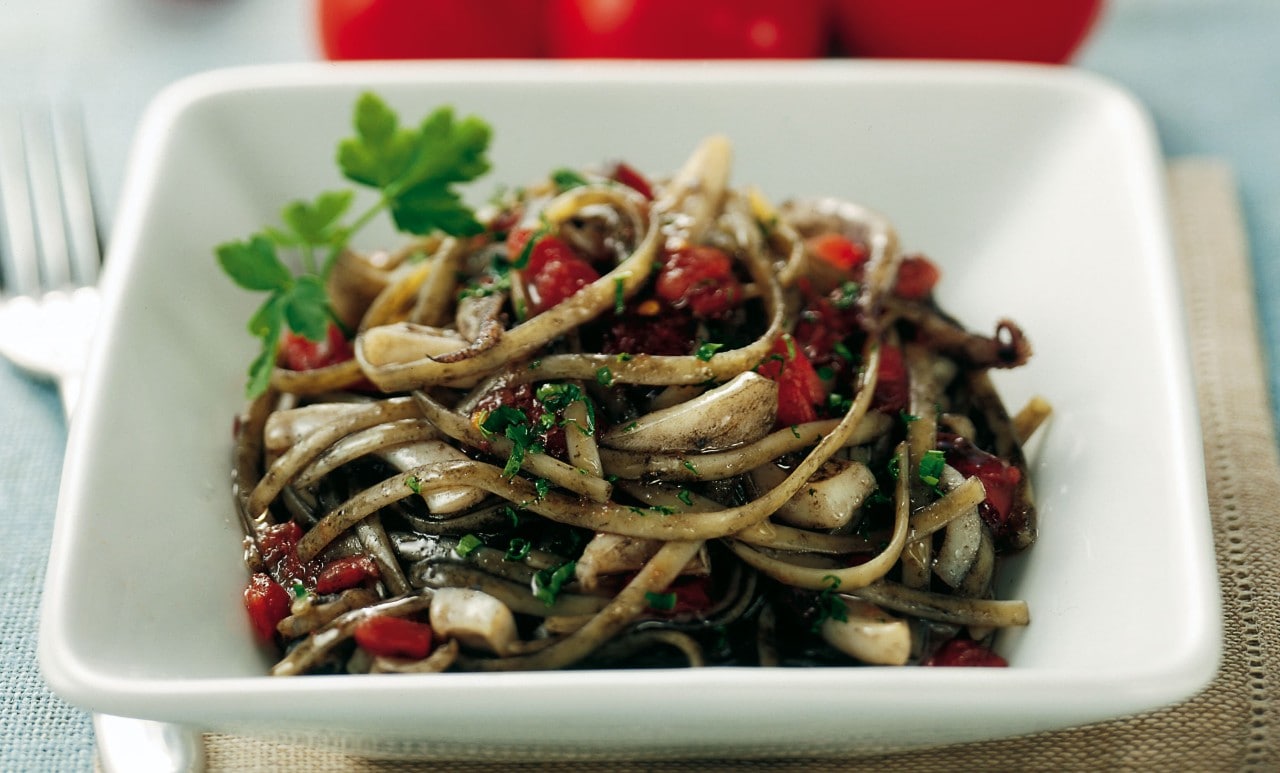 Pasta al nero di seppia ricetta