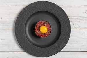 Preparazione Tartare di manzo con l'uovo - Fase 2
