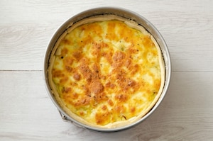 Preparazione Torta con porri e brie - Fase 4