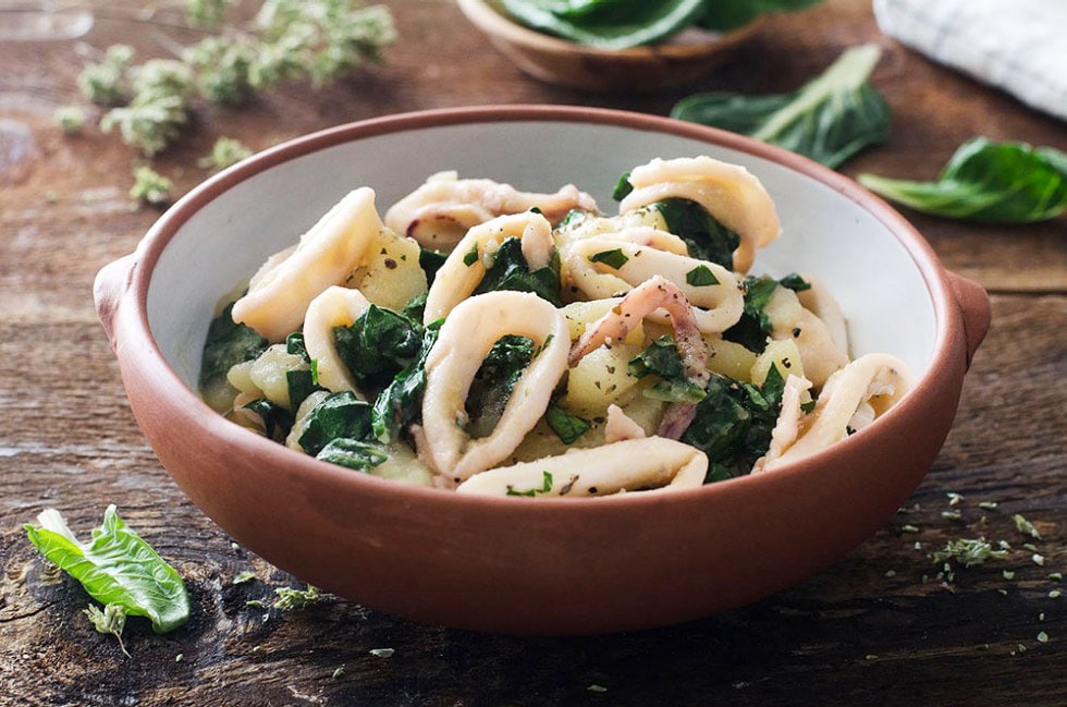 Calamari con patate e bietole ricetta