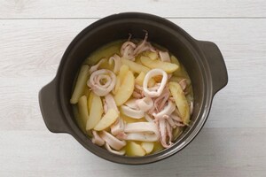 Preparazione Calamari con patate e bietole - Fase 2