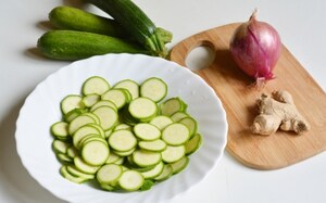Preparazione Focaccine di zucchine allo zenzero - Fase 1
