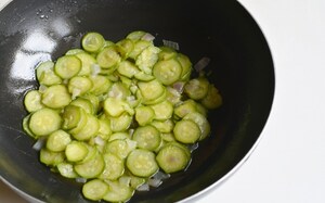Preparazione Focaccine di zucchine allo zenzero - Fase 1