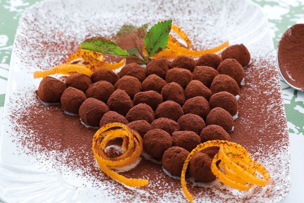 Grappolo d’uva al pan di Spagna e cacao ricetta