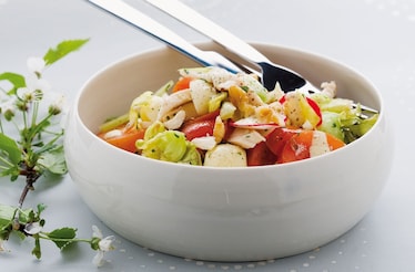 Misto di formaggio, pollo e verdure al curry