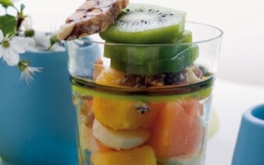 Misto di frutta al croccante di mandorle