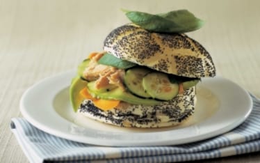 Panini ai semi di papavero con ventresca